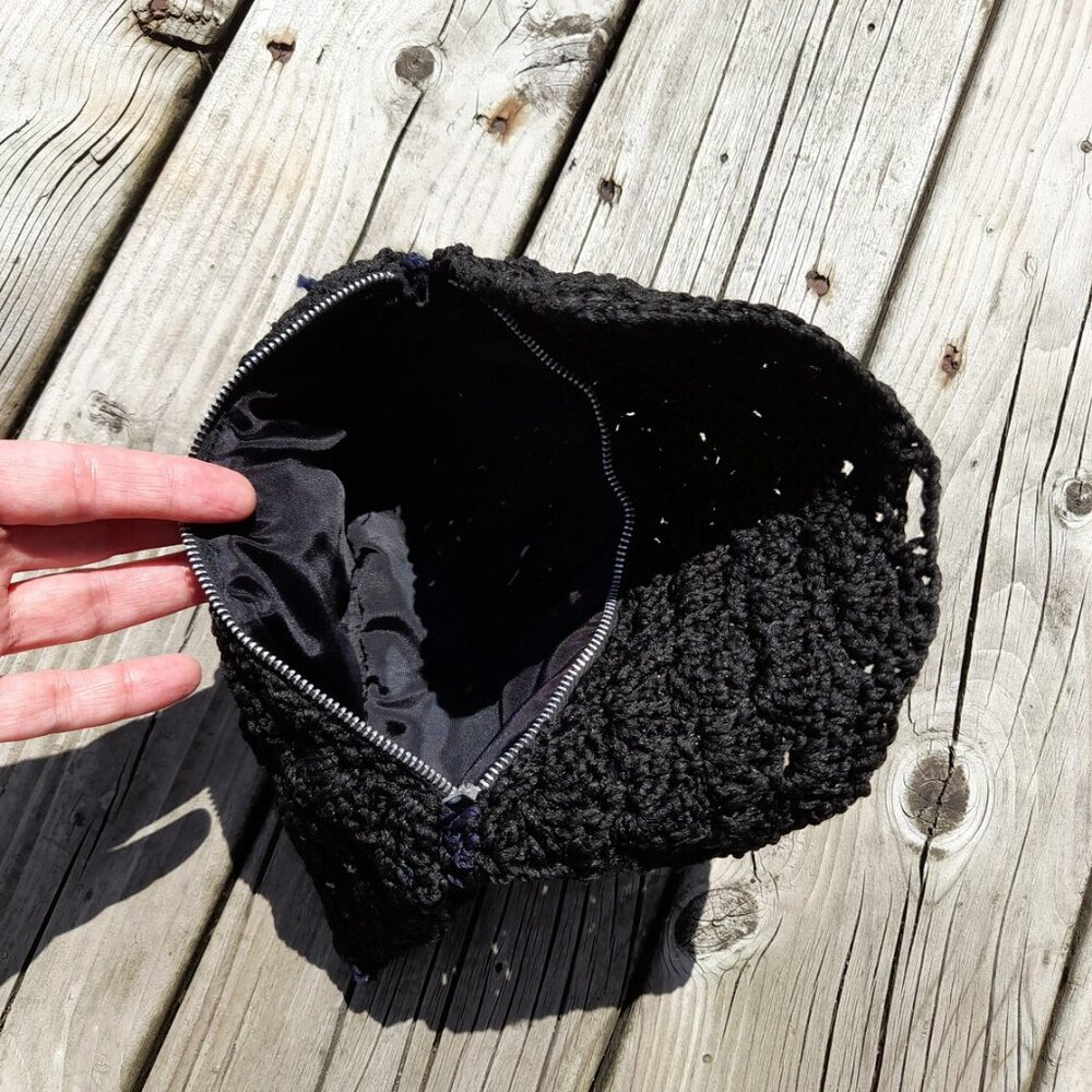 Vintage 60s Black Crocheted Clutch Purse Handmade Pouch Acrylic Phentex - Picture 8 of 15